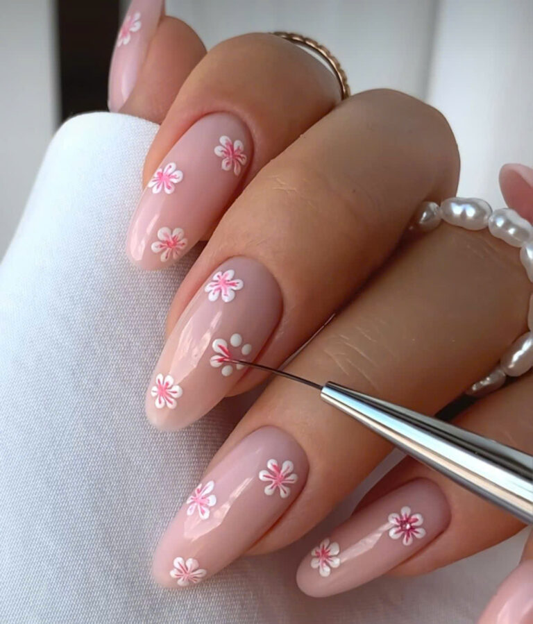 Read more about the article How To Achieve The Perfect Floral Nail Art For April.